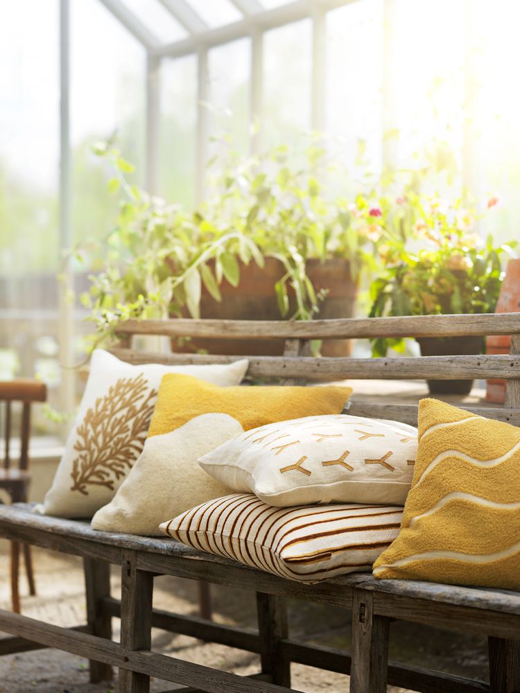 Fabric cushions - Bouclé/Linen Cushions - Yogi - CHHATWAL & JONSSON