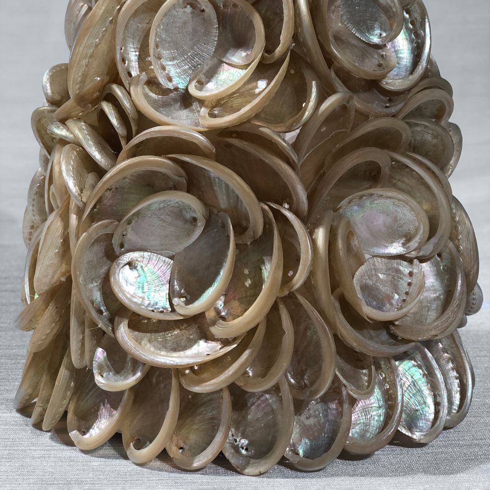 Autres décorations de Noël - Décor de Noël en forme de coquille d'ormeau brun (petit) - THOMAS & GEORGE FURNITURE, LIGHTING & DECOR