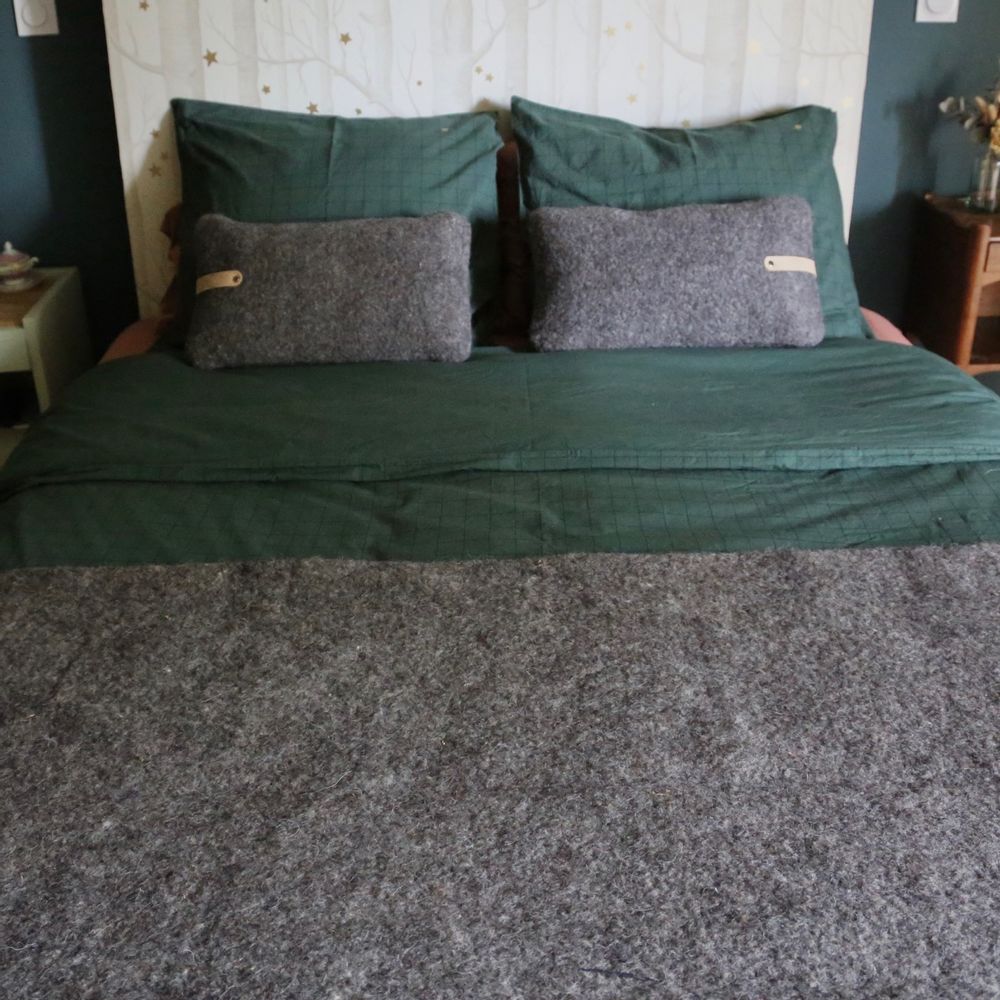 Decorative objects - Wool Felt Blanket - HL- HELOISE LEVIEUX