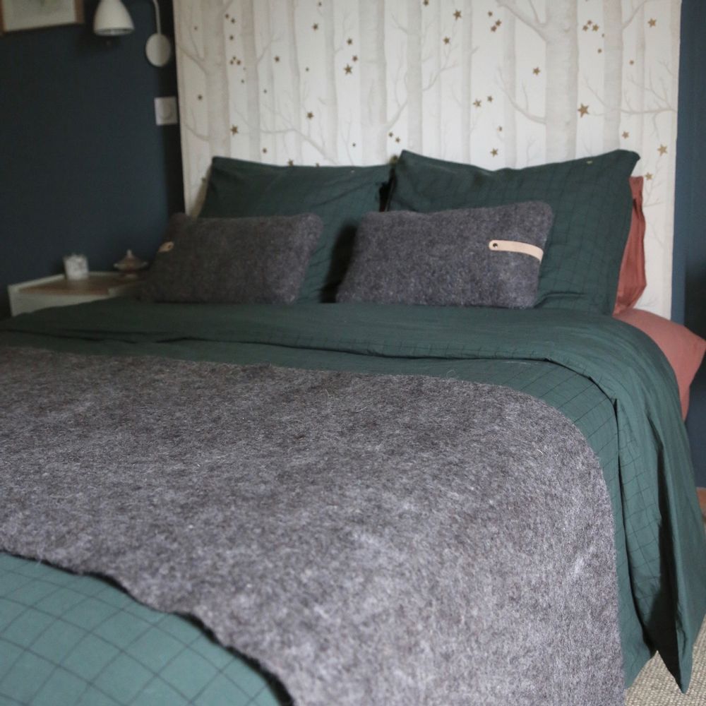 Decorative objects - Wool Felt Blanket - HL- HELOISE LEVIEUX
