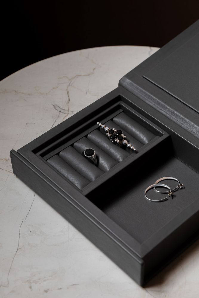 Bijoux - Jewelbox surplus leather - AUGUST SANDGREN