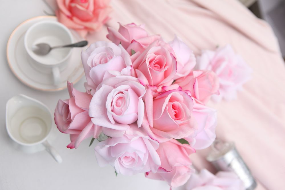 Floral decoration - LARGE LUXURY BOUQUET - GOLD BADGE - FRENCH ROSE - PINK BOX - CÔTE NOIRE