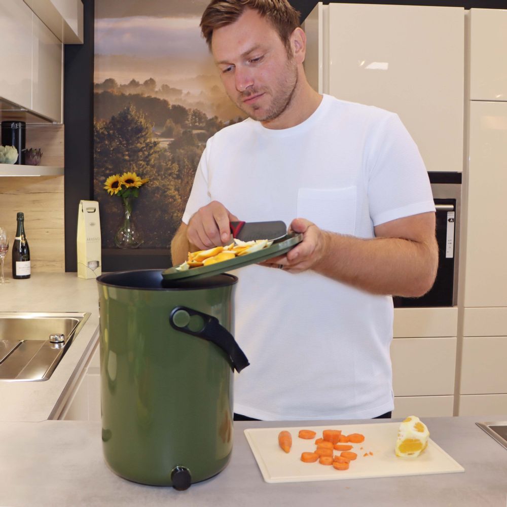 Unique pieces - Kitchen composter - BOKASHI ORGANKO 2 (olive) made from recycled plastics - PLASTIKA SKAZA - EXCEEDING EXPECTATIONS