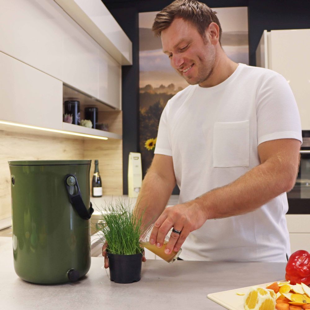 Unique pieces - Kitchen composter - BOKASHI ORGANKO 2 (olive) made from recycled plastics - PLASTIKA SKAZA - EXCEEDING EXPECTATIONS