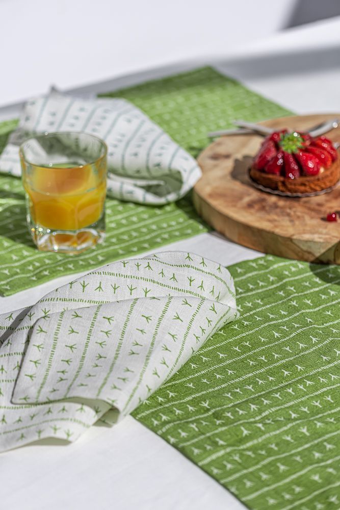 Table linen - Set de table (par 2) 100% lin - encadré 35x50 - Motif ARRASTA PÉ couleur vert ABACATE - SABIÁ DESIGN