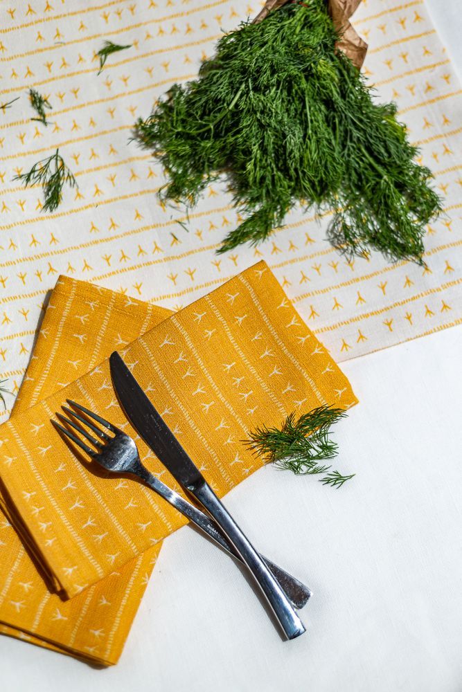 Table linen - Serviette de table (par 2) 100% lin - 45x45cm - Motif ARRASTA PÉ couleur jaune ABACAXI - SABIÁ DESIGN