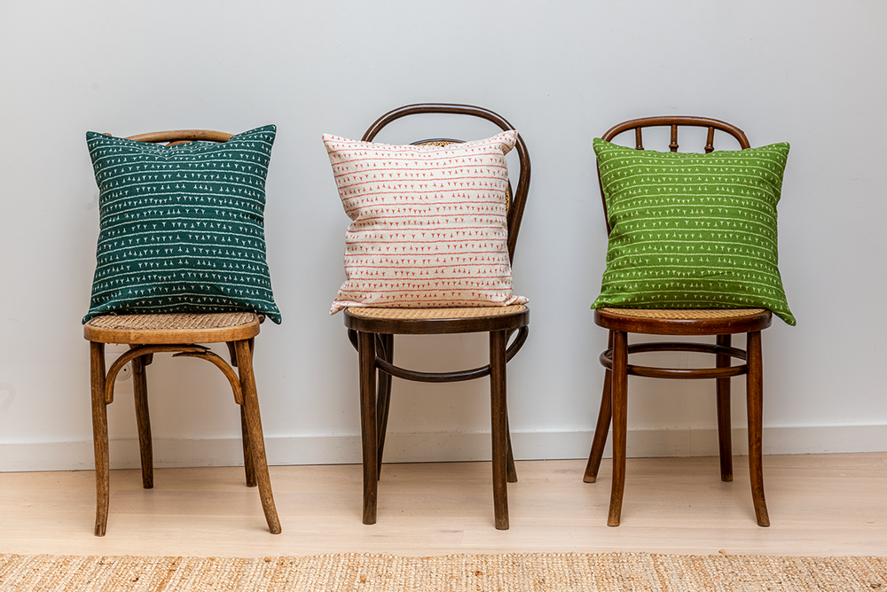 Coussins - Housse de coussin 100% lin 45x45cm Motif -ARRASTA PÉ couleur vert AMAZÔNIA - SABIÁ DESIGN