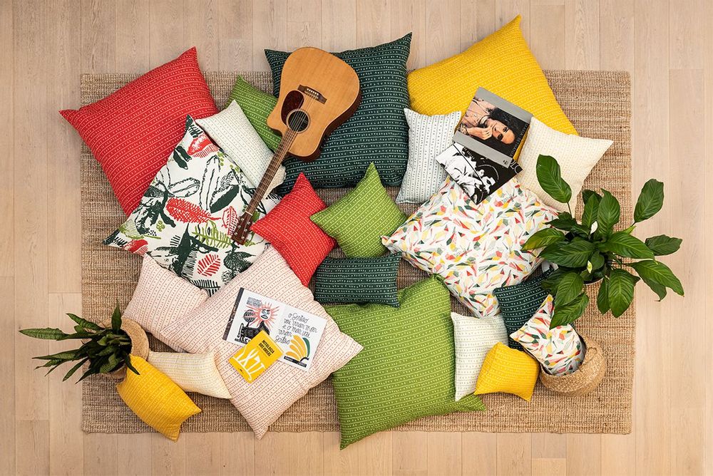 Coussins textile - Housse de coussin 100% lin 80x80cm Motif ARRASTA PÉ couleur vert AMAZÔNIA - SABIÁ DESIGN