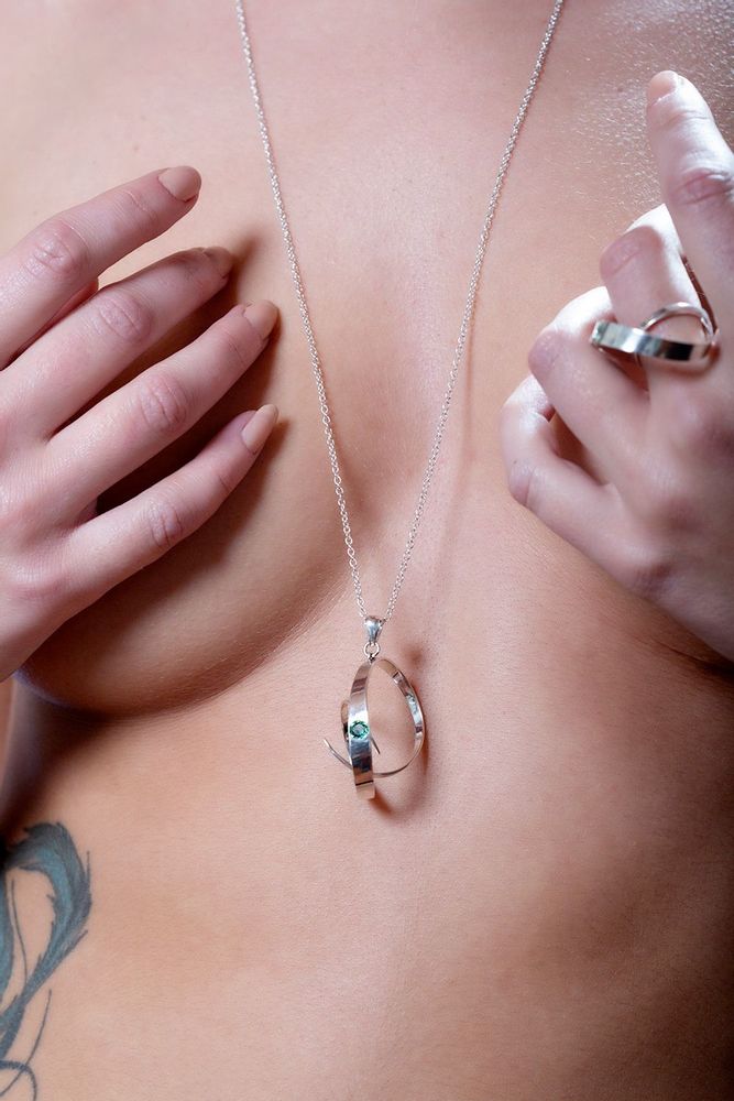 Orfèvrerie - Pendentif « ETERNITY ». Argent sterling et pierres précieuses - CHIARA DE FILIPPIS