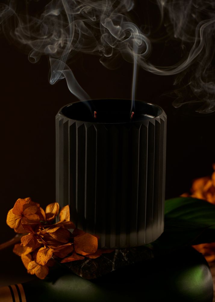 Gifts - Candle holder Luxury soy candle scented with tobacco and leather - LEONE DI FIUME