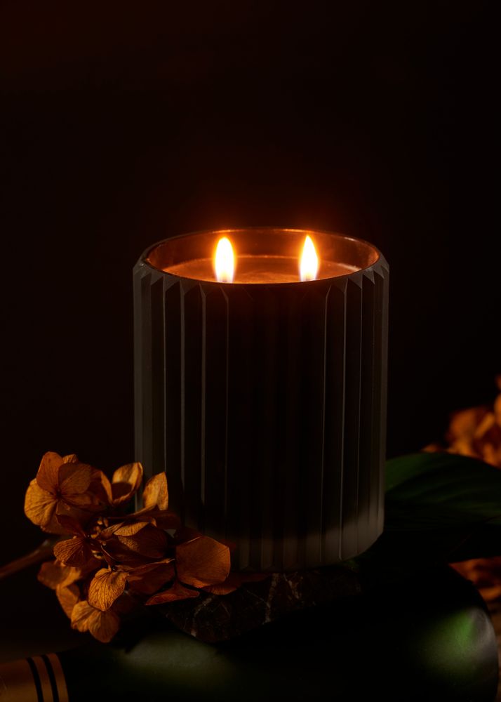 Gifts - Candle holder Luxury soy candle scented with tobacco and leather - LEONE DI FIUME