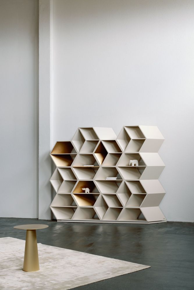 Bibliothèques - Bibliothèque Hobart Moderne, Beige et Bronze Doré, Fabriquée à la Main au Portugal par Greenapple - GREENAPPLE DESIGN INTERIORS