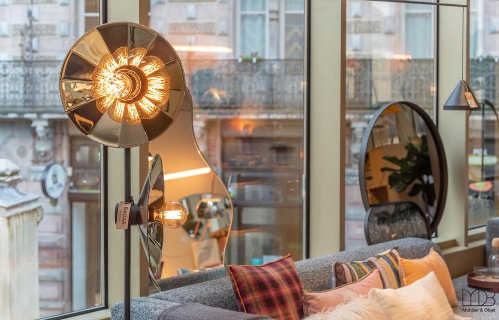 Pièces uniques - Lampadaire COMETA avec double coupole en verre travaillé à la main. - RADAR INTERIOR