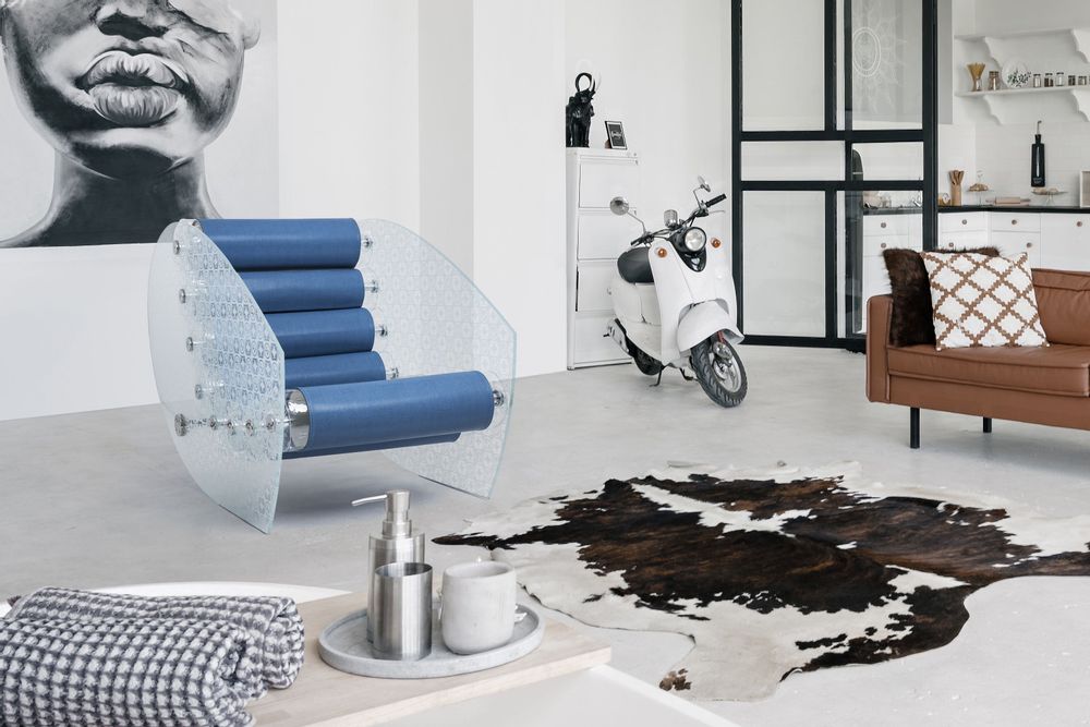 Fauteuils - MW05 Édition Spécial PATTERNE|Fauteuil parois en verres sablées & fourreaux Soshagro bleus - MW Exclusive - KUUMO DESIGN