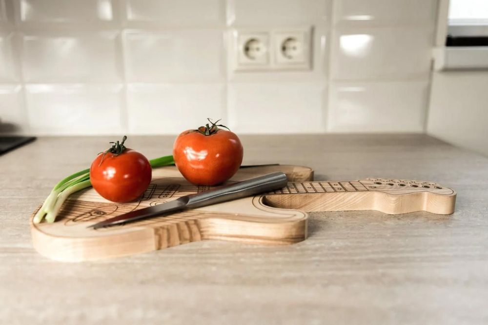 Couverts & ustensiles de cuisine - Planche à découper en bois en forme de guitare - PROMIDESIGN