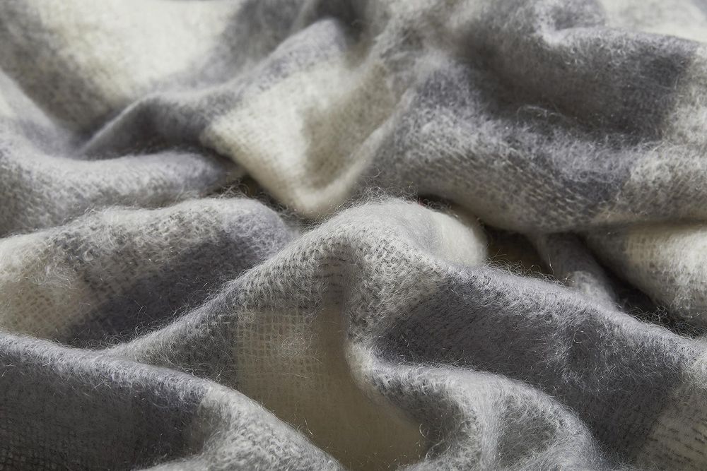 Objets de décoration - Plaid gris en mohair à carreaux - CUSHENDALE