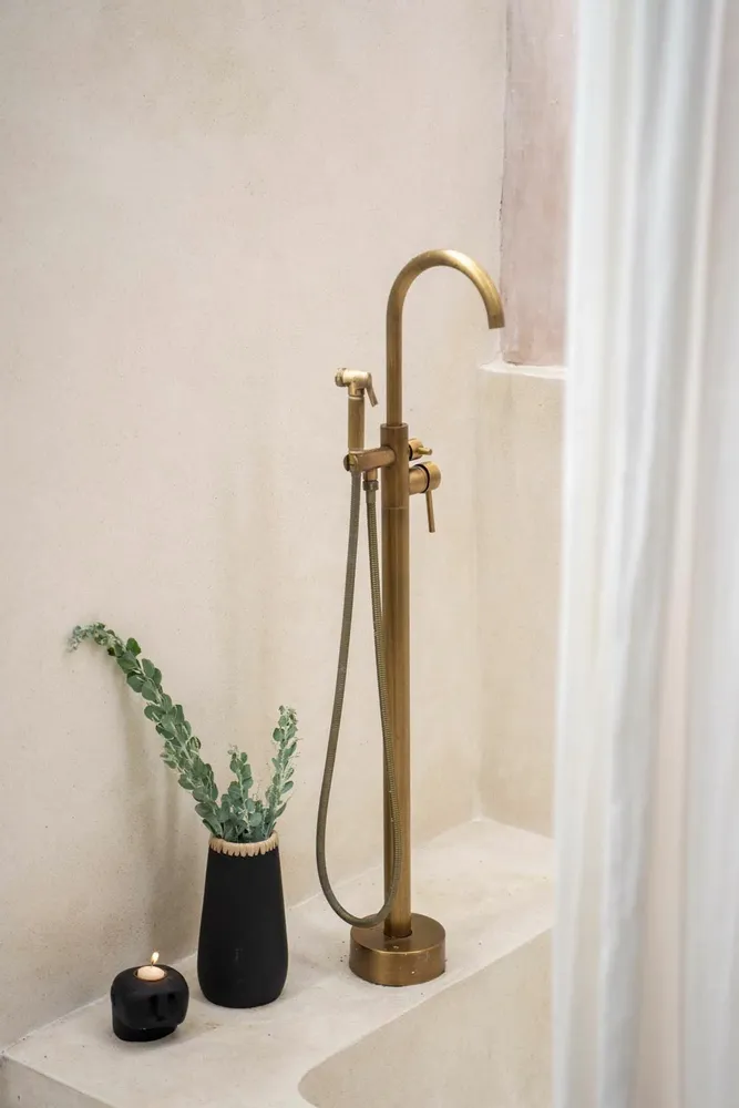 Vases - The Sneaky Vase - Black Natural - M - BAZAR BIZAR LIVING