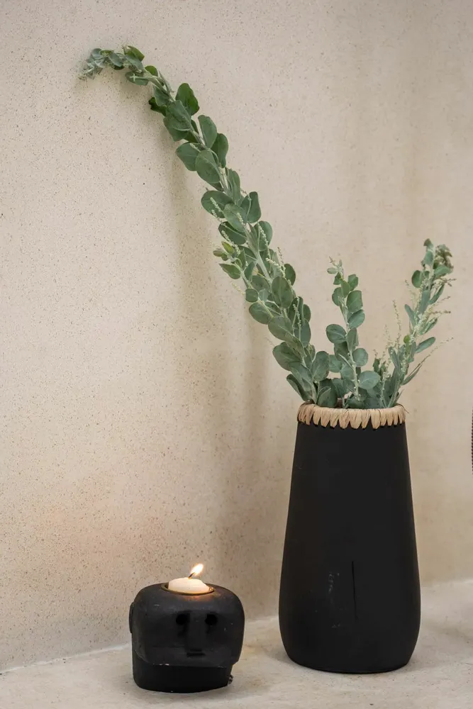 Vases - The Sneaky Vase - Black Natural - M - BAZAR BIZAR LIVING