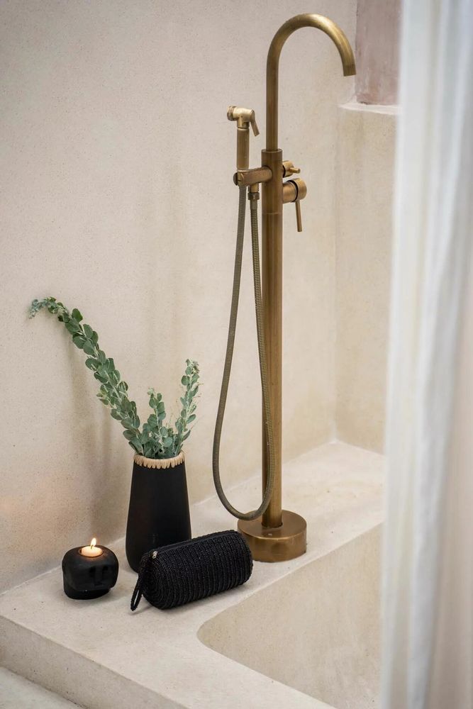 Vases - Le Vase Sneaky - Noir Naturel - S - BAZAR BIZAR LIVING