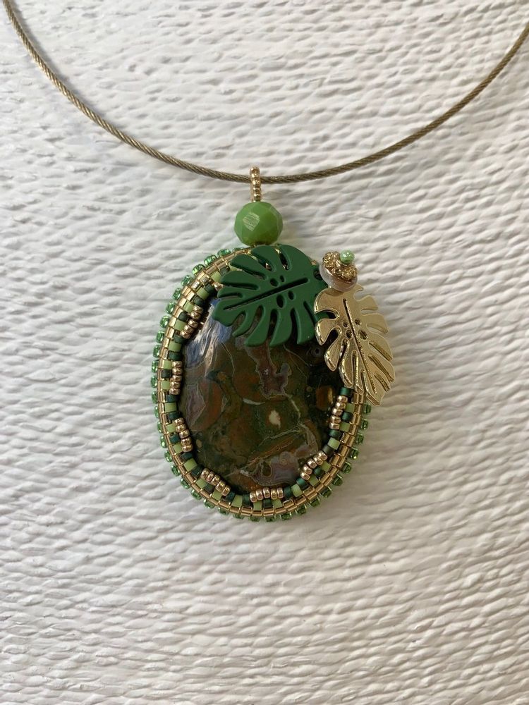 Jewelry - Green jasper pendant, beaded - ANNA KRONIQ