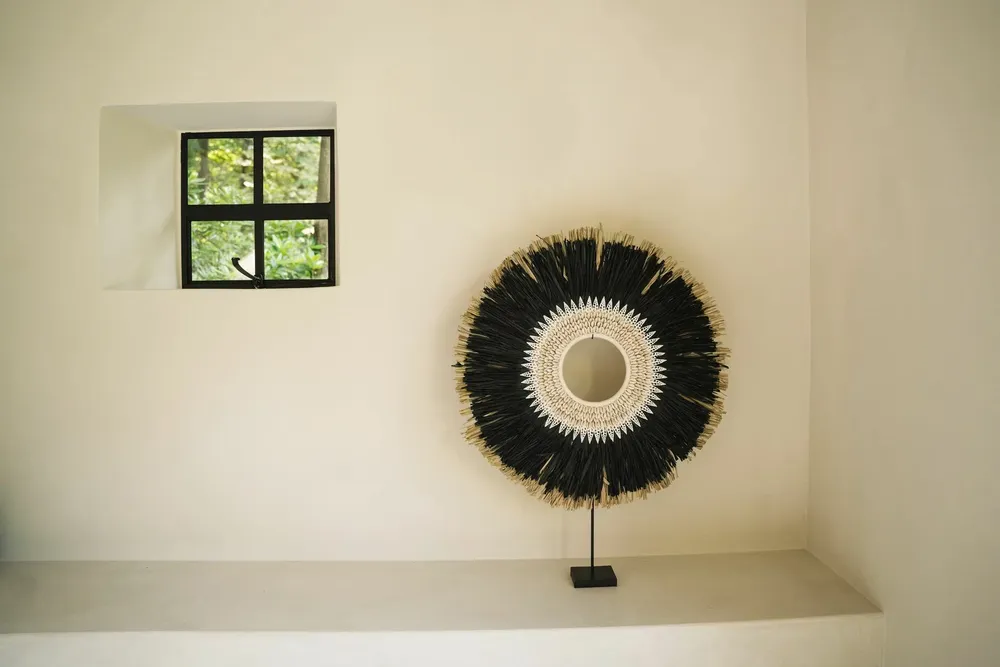 Other wall decoration - The Mojo Raffia On Stand - Black Natural - L - BAZAR BIZAR LIVING