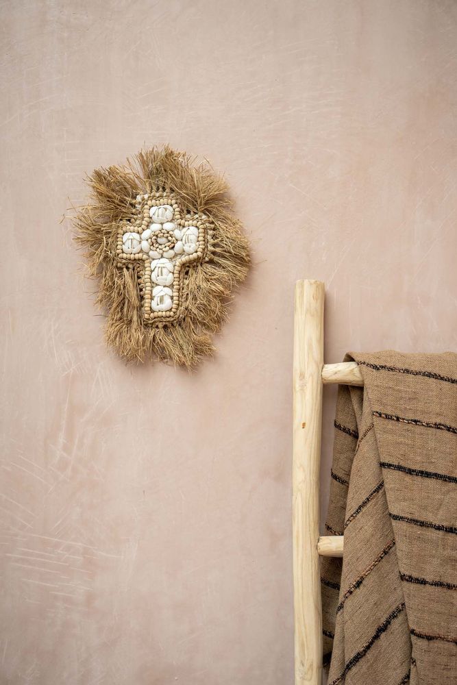 Decorative objects - The Raffia Shell Cross - Natural White - L - BAZAR BIZAR LIVING