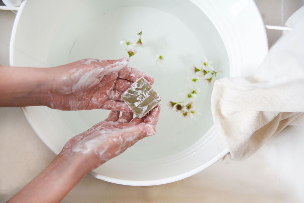 Savons - SOIN LAVANT MINI - CERTIFIÉ BIO - PURE DETOX. - ON BEHALF