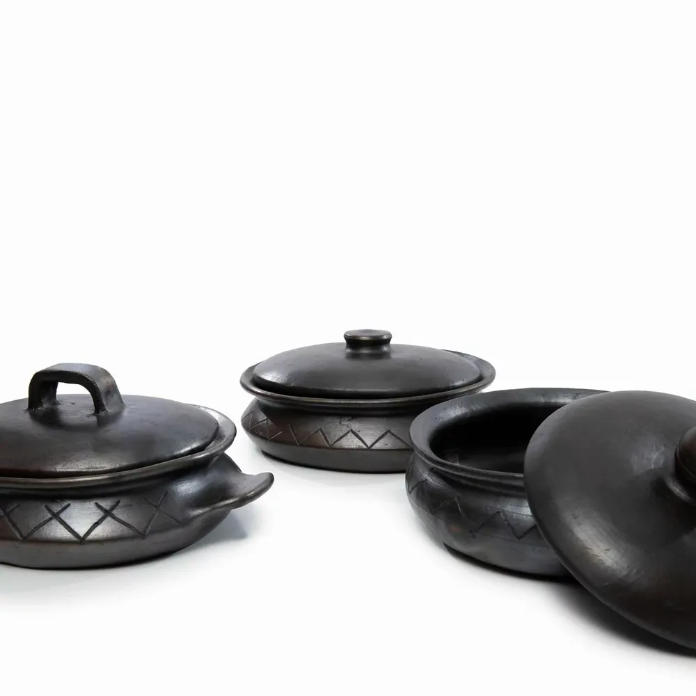 Platter and bowls - The Burned Oval Pot With Pattern and side handles - Black - BAZAR BIZAR LIVING