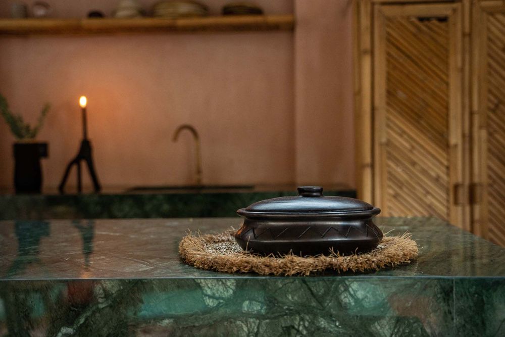 Platter and bowls - The Burned Oval Pot With Pattern - Black - BAZAR BIZAR LIVING