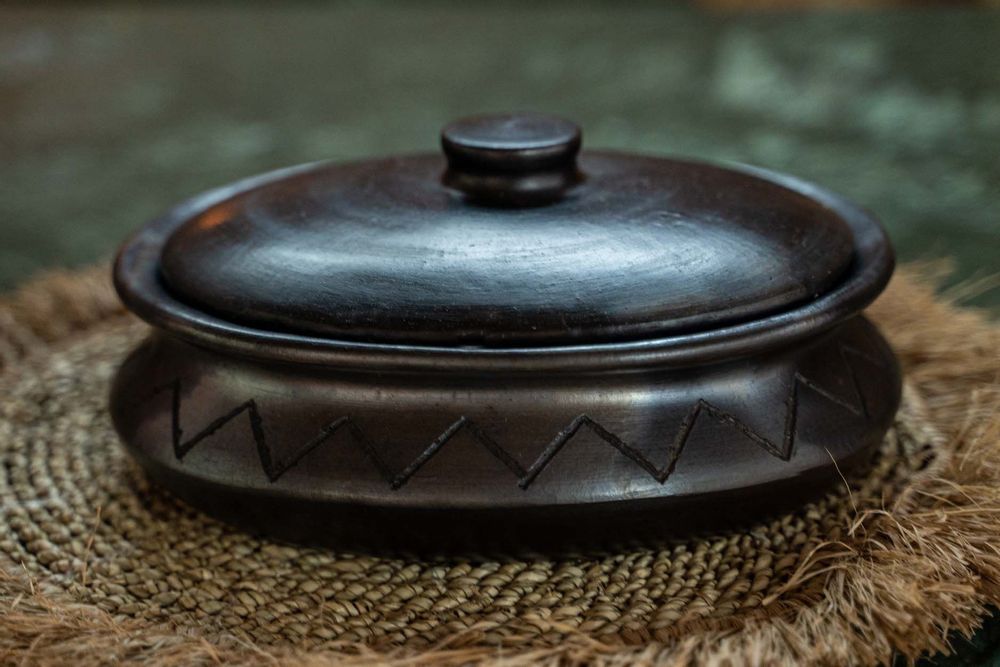 Platter and bowls - The Burned Oval Pot With Pattern - Black - BAZAR BIZAR LIVING