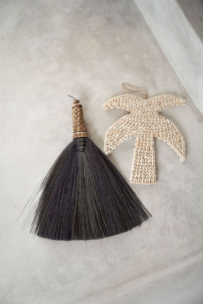 Decorative objects - The Sweeping Brush - Black - BAZAR BIZAR LIVING