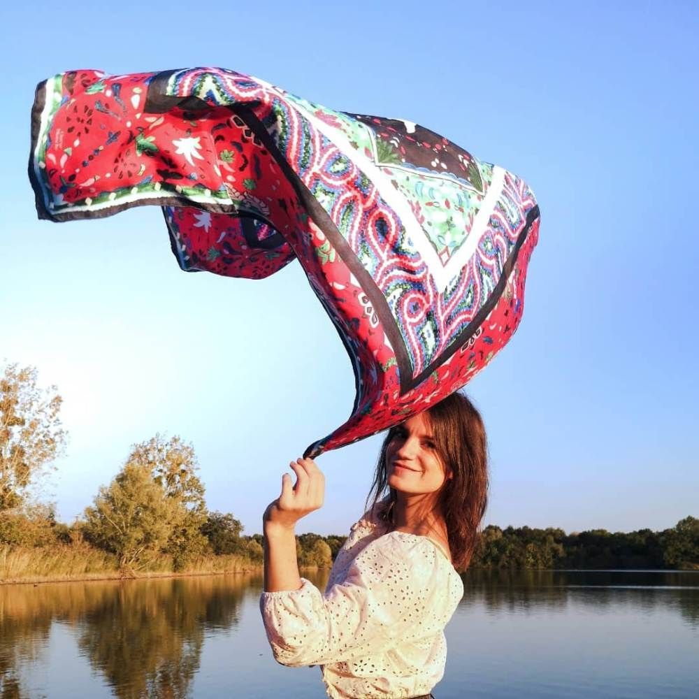 Foulards et écharpes - Grand carré de soie 90 x 90 cm - Pompon - soie française GOTS - OURSE BLANCHE