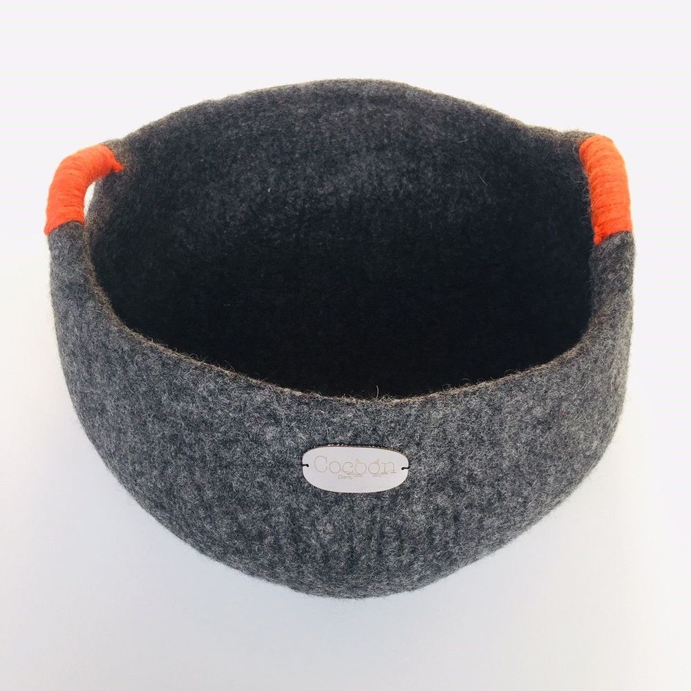 Shopping baskets - Panier en feutre avec poignées, panier de rangement, panier à linge, panier pour le bois de cheminée, corbeille, wool basket with handles. - COCOON PARIS