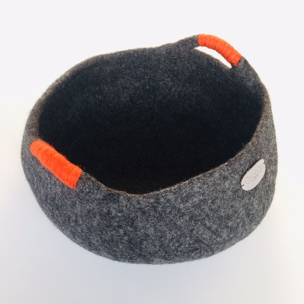 Shopping baskets - Panier en feutre avec poignées, panier de rangement, panier à linge, panier pour le bois de cheminée, corbeille, wool basket with handles. - COCOON PARIS