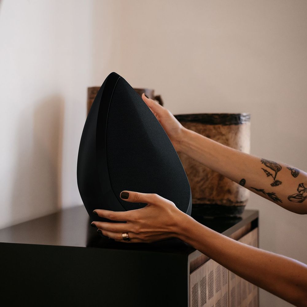 Hotel bedrooms - Obsidian Black Speaker - PANTHEONE AUDIO