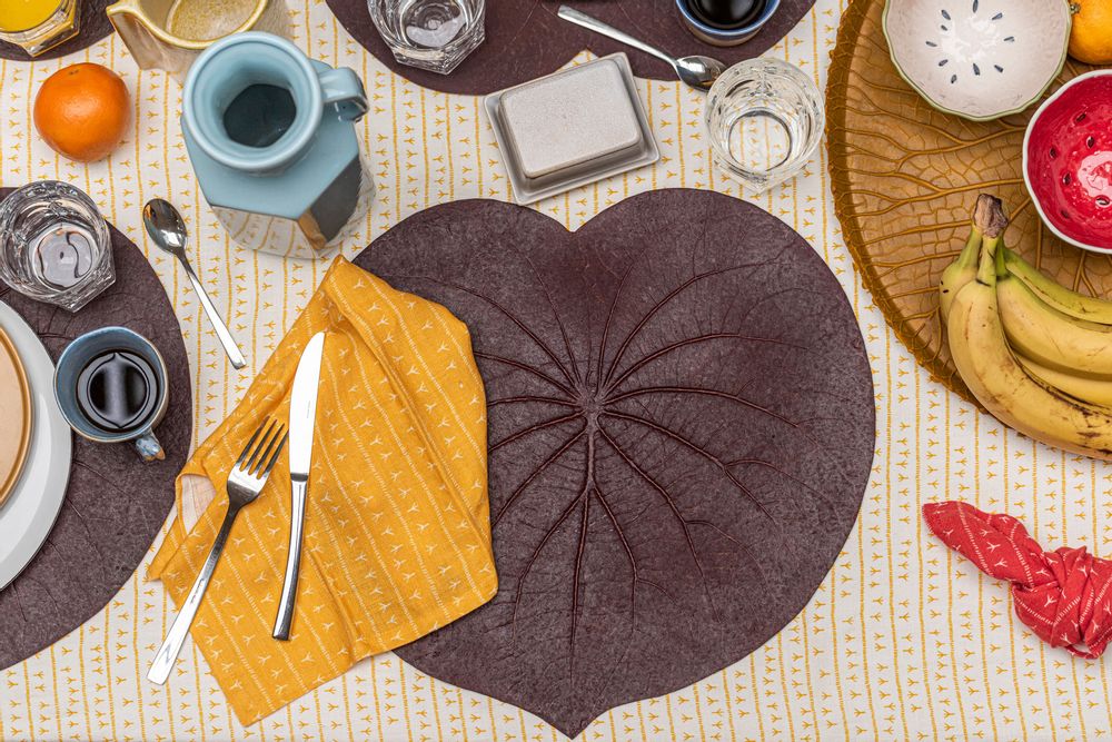 Objets design - Set de table Feuille Amazonienne CAPEBA Bordo 100% caoutchouc naturel - SABIÁ DESIGN