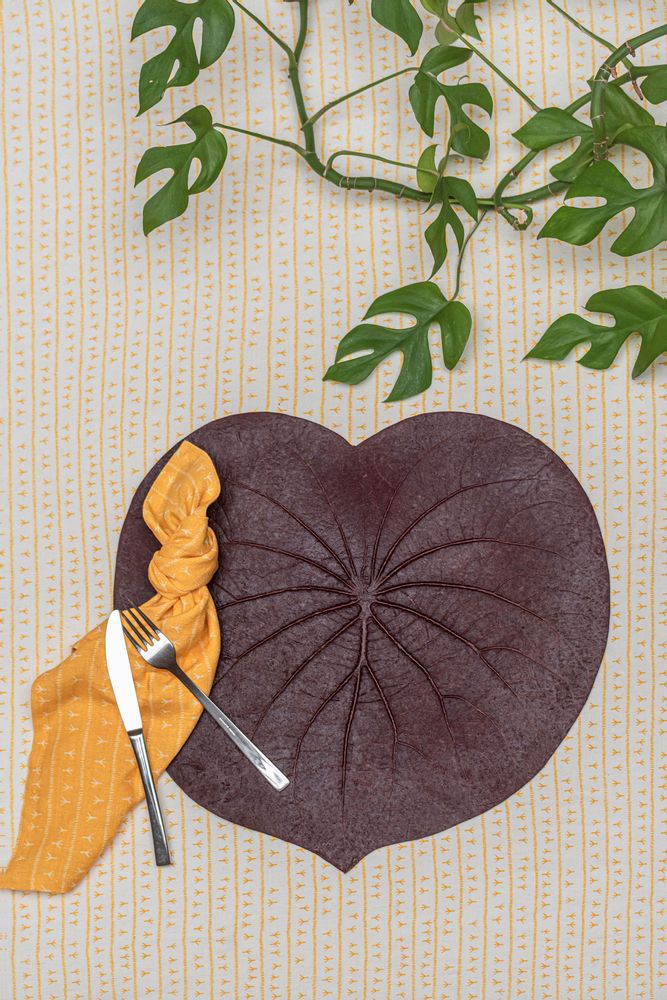 Objets design - Set de table Feuille Amazonienne CAPEBA Bordo 100% caoutchouc naturel - SABIÁ DESIGN