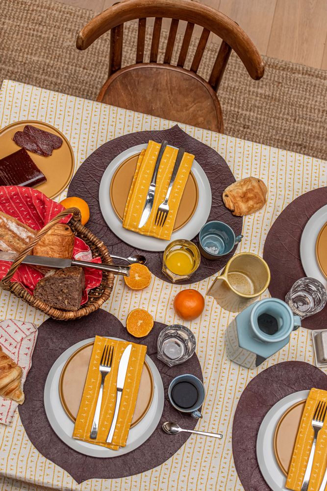 Table linen - Nappe de table 100%lin Motif ARRASTA PÉ couleur JAUNE - SABIÁ DESIGN