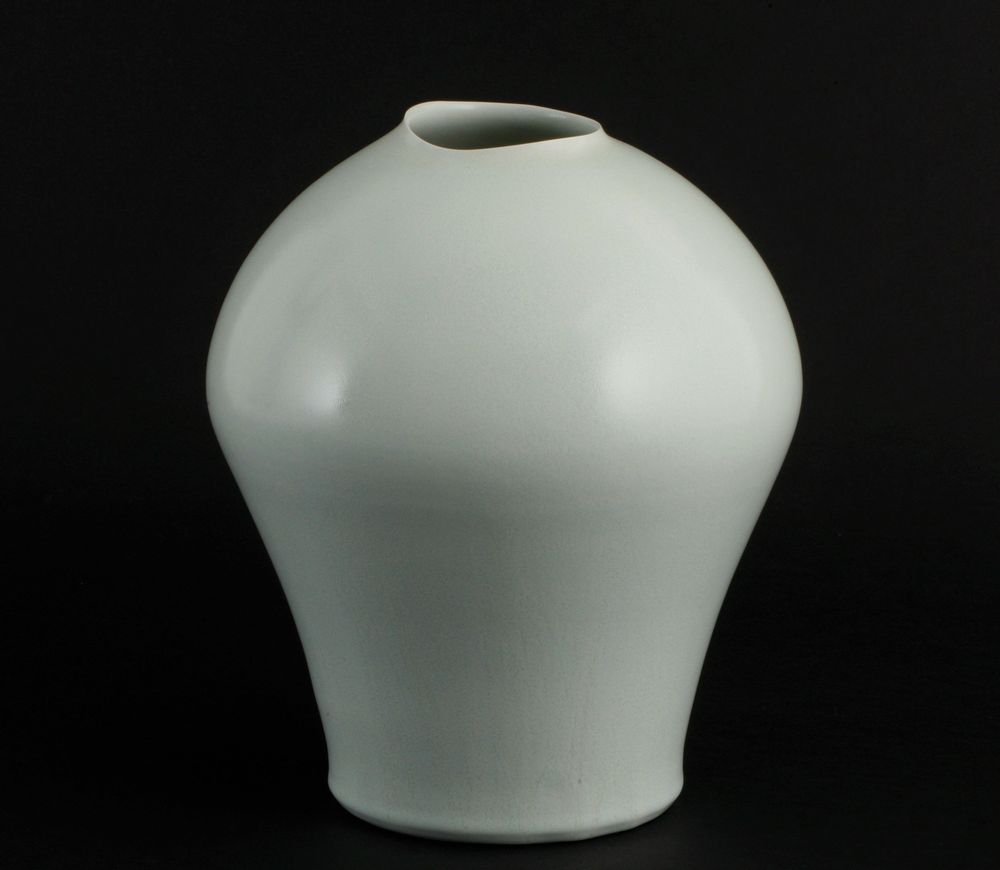 Ceramic - wavy jar_1 - HYUNJIN-SEOUL