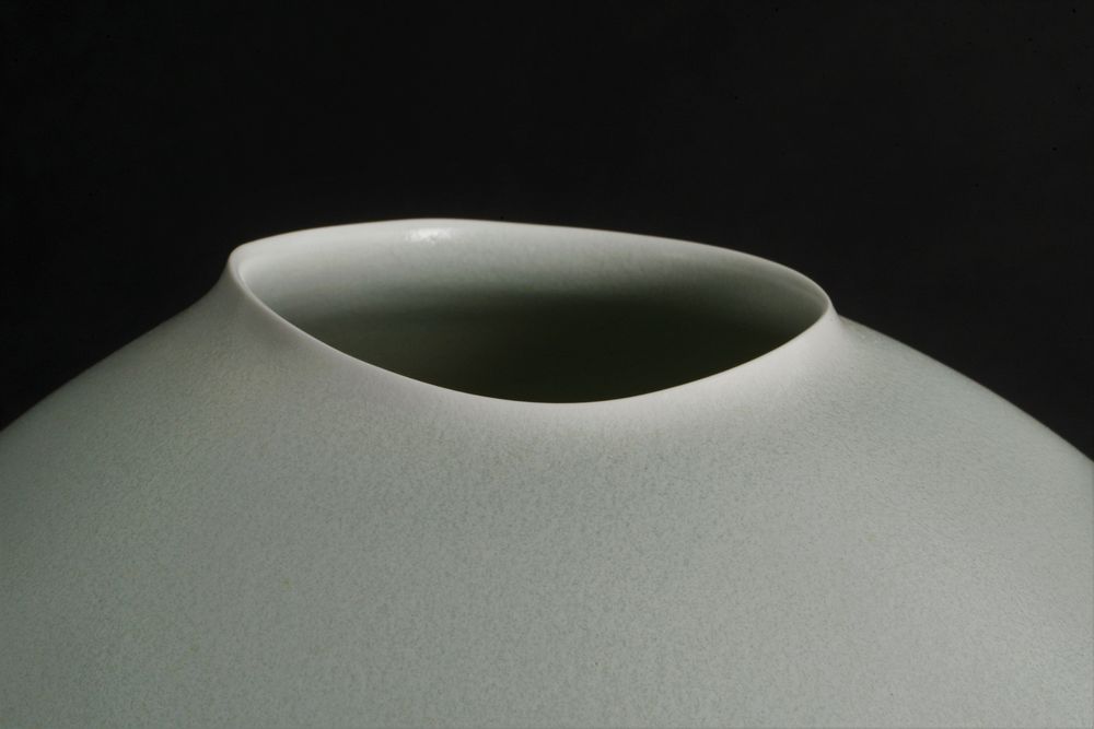 Ceramic - wavy jar_1 - HYUNJIN-SEOUL
