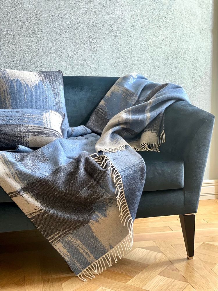 Throw blankets - jacquard throw with "brushstrokes" pattern - VILLA COMO