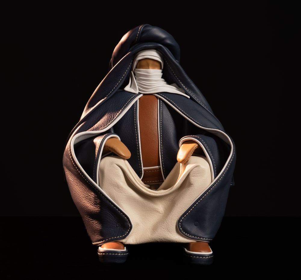 Sculptures, statuettes and miniatures - Leather Sculpture, Sitting Tuareg - ANNIE DELEMARLE SCULPTURE CUIR