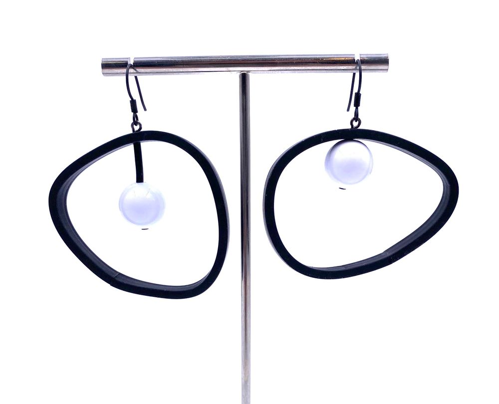 Gifts - Em black/white earrings - SAMUEL CORAUX