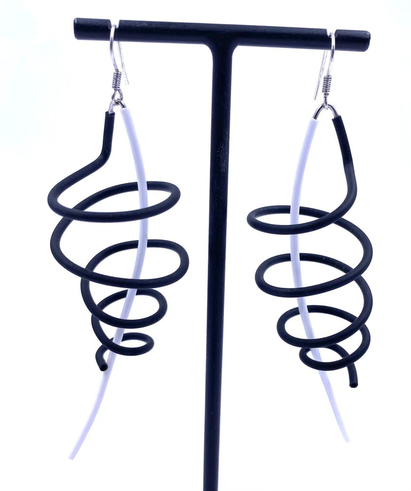 Gifts - black and white Helix earring - SAMUEL CORAUX