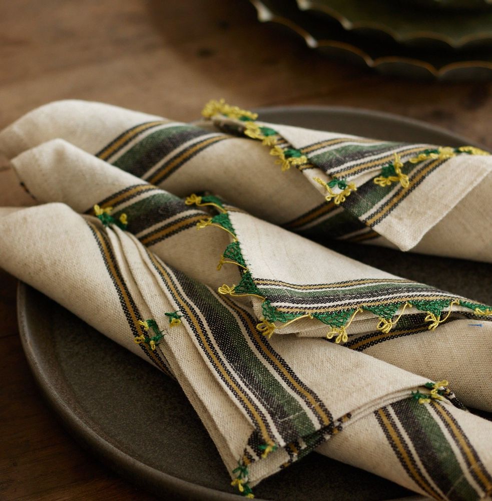 Table linen - TABLECLOTHE NAPKIN HAND EMBROIDERED - NADIA DAFRI PARIS