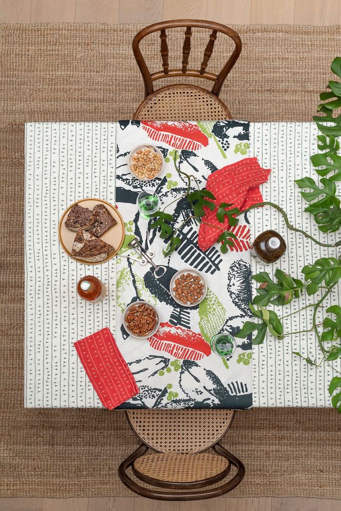 Table linen - Serviette de table (par 2) 100% lin - 45x45cm - Motif ARRASTA PÉ couleur rouge TERRA - SABIÁ DESIGN