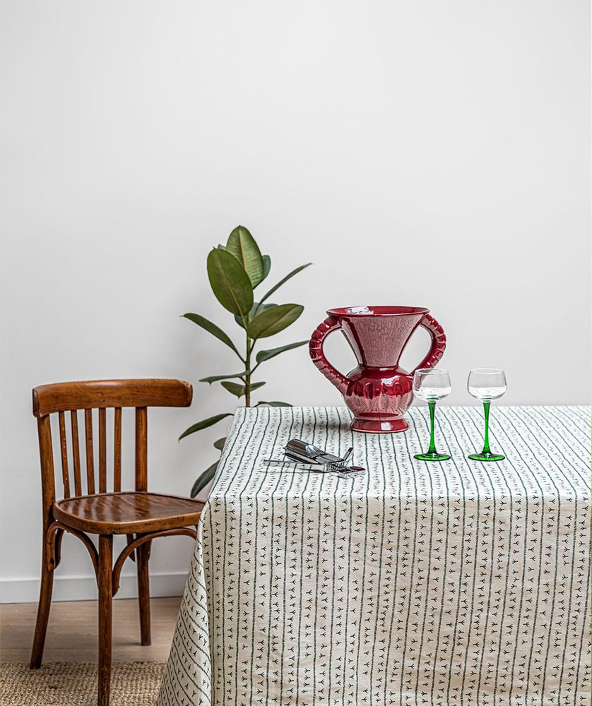 Table linen - Nappe de table 100% lin - Motif ARRASTA PÉ couleur Vert FOLHA - SABIÁ DESIGN