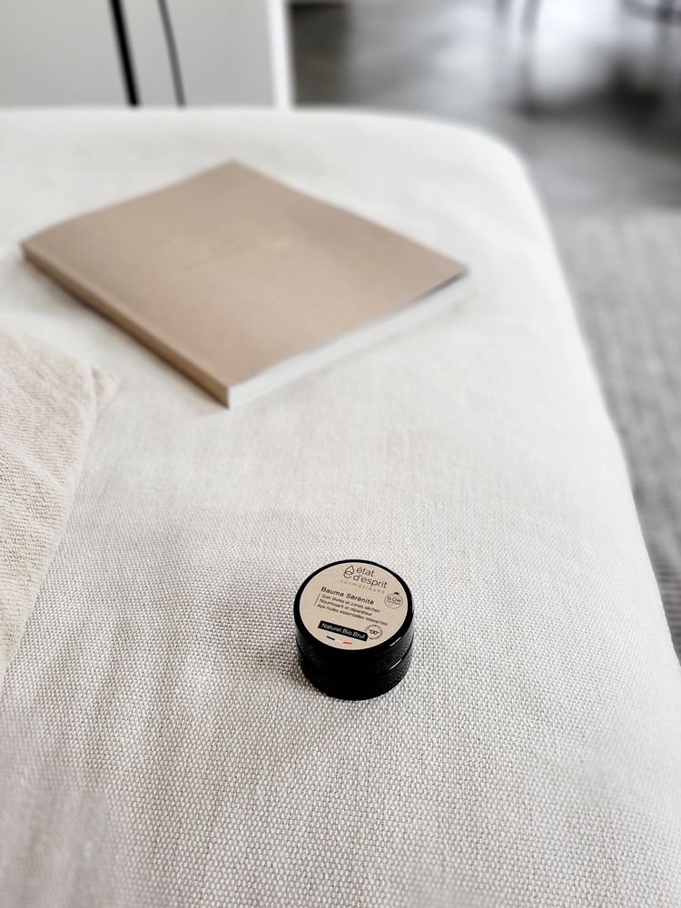 Hotel bedrooms - Relaxing Lip Balm & Dry Areas | 100% ORGANIC | Refillable - ÉTAT D'ESPRIT