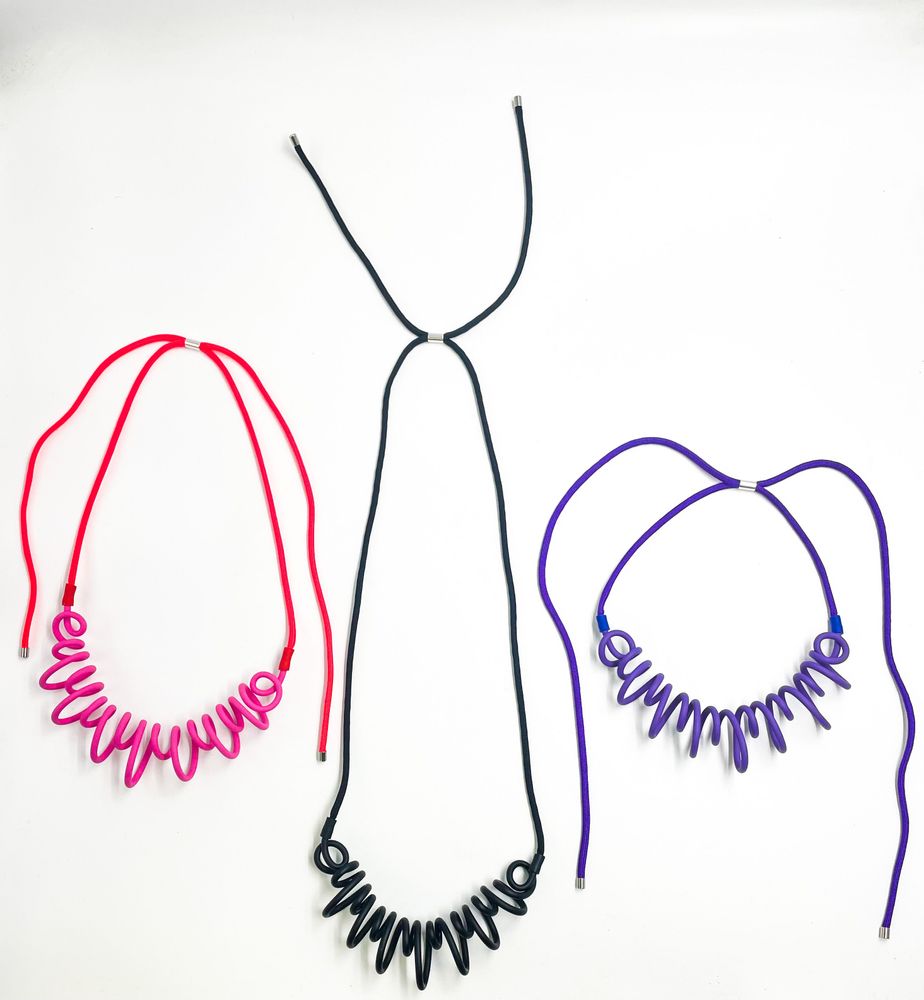 Cadeaux - Collier W - SAMUEL CORAUX - PARIS