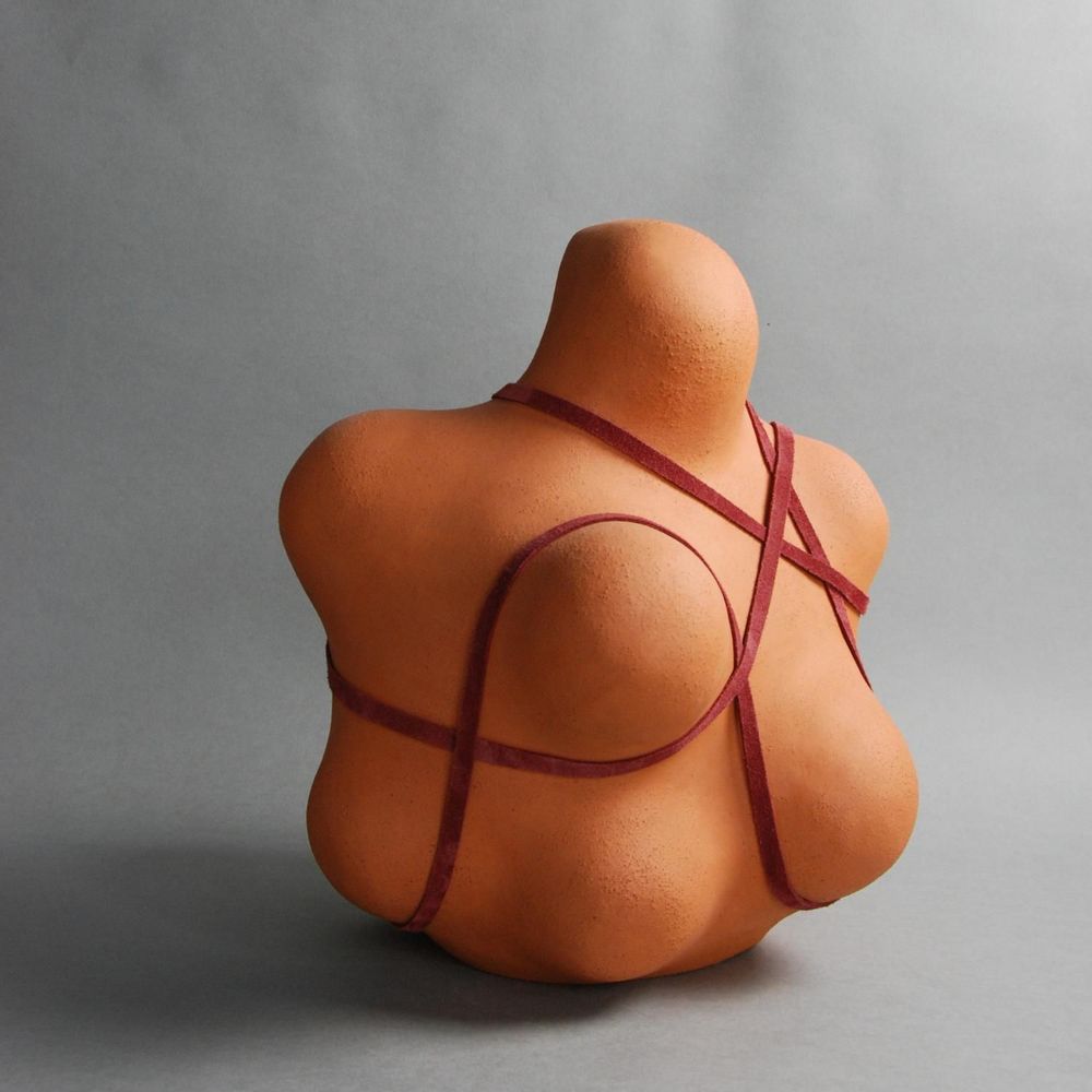 Ceramic - L'Entravée - AUDREY JEZIC CERAMIQUES